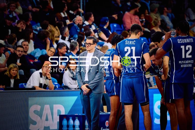 Team-Besprechung während einer Auszeit