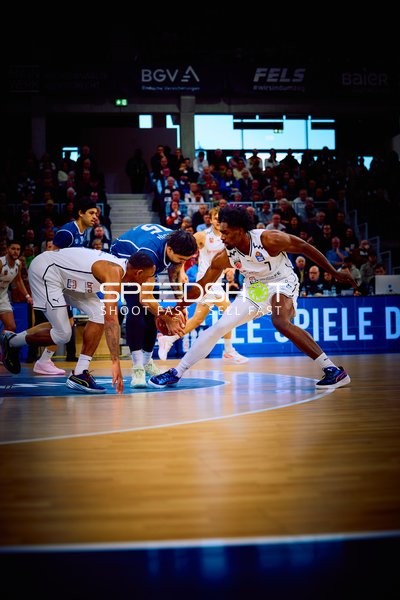 Ballkampf zwischen zwei Spielern