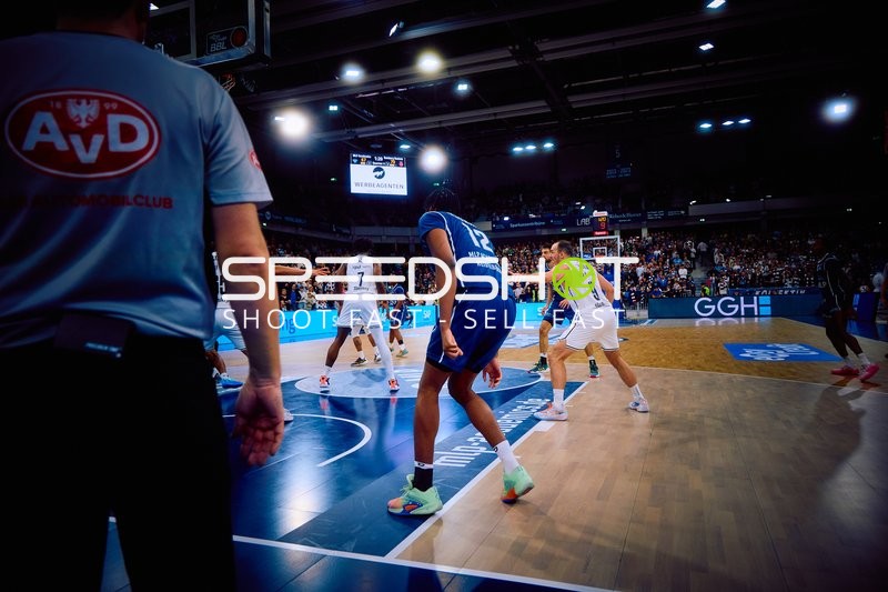 Offensive Spielsequenz unter dem Korb