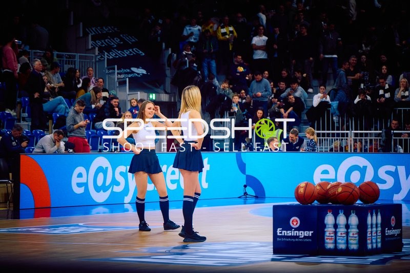 Cheerleader-Performance