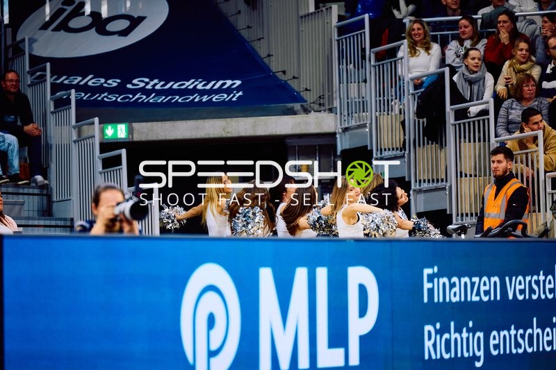 Cheerleader-Performance