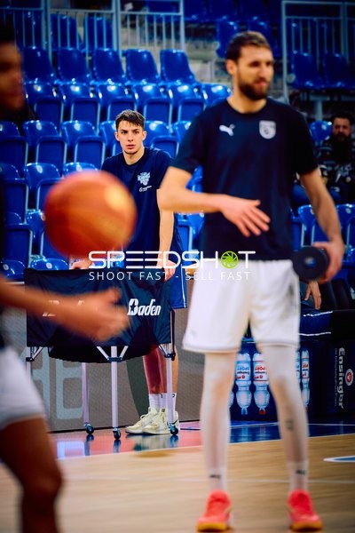 Aufwärmen vor dem Basketballspiel
