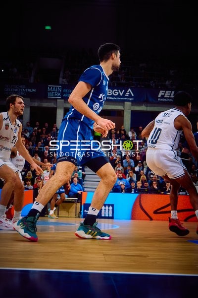 Spieler in Aktion auf dem Spielfeld