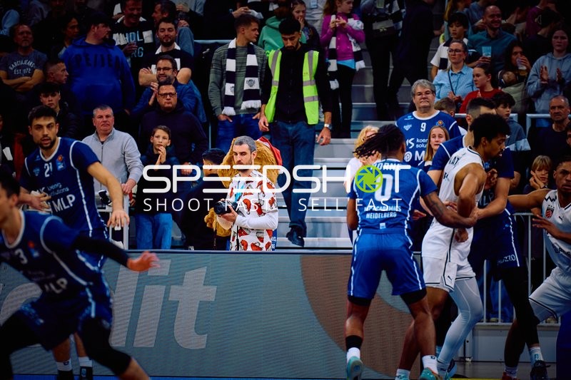 Zweikampf unter dem Korb