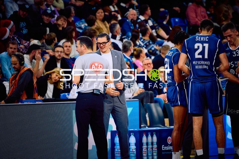 Auszeitgespräch an der Seitenlinie