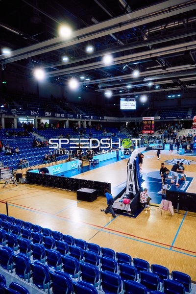 Hallenaufbau oder Aufwärmen