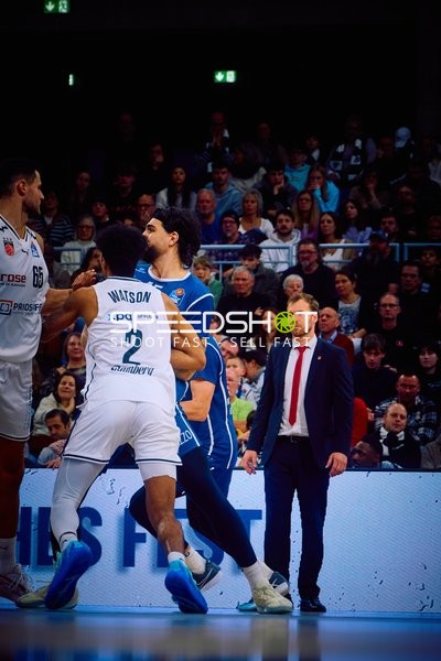 Spielszene zwischen MLP Academics und Brose Bamberg