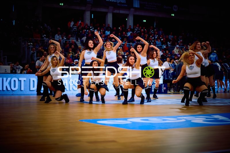 Cheerleader-Performance