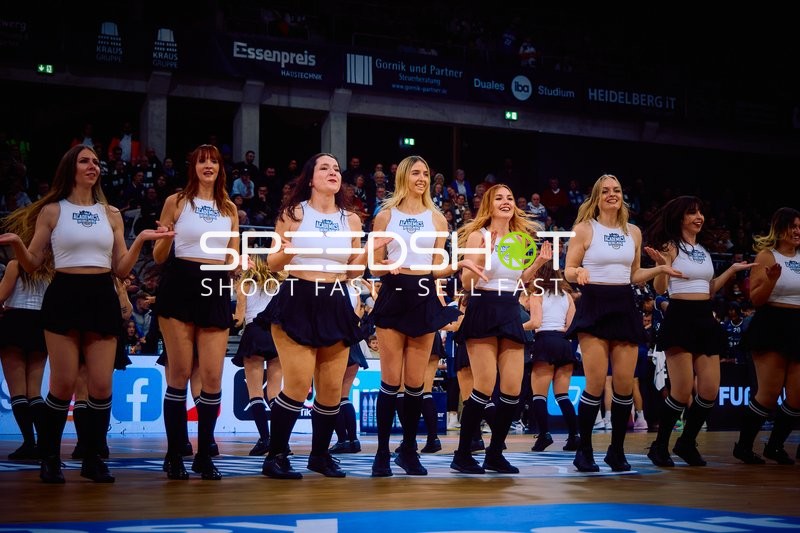 Cheerleader-Performance