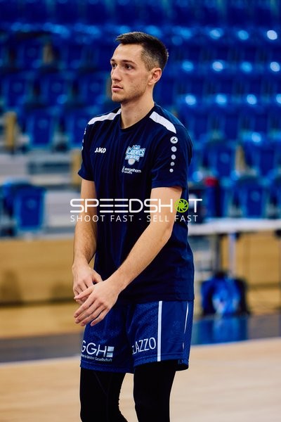 Ein Spieler bereitet sich auf das Spiel vor.