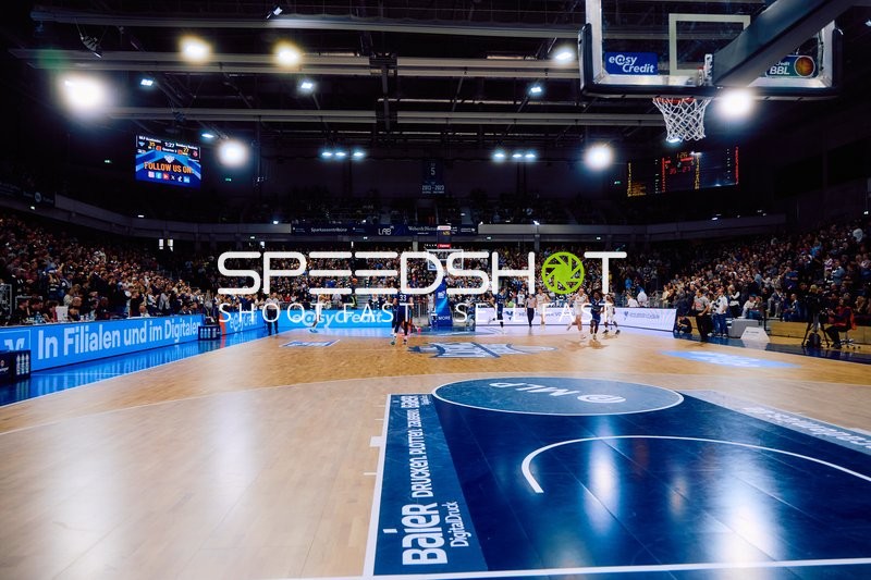 Spielszene vor dem Korb