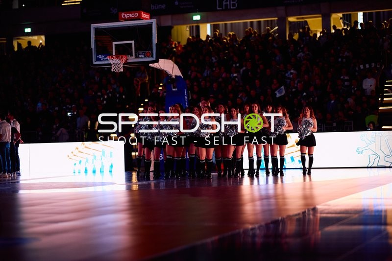 Cheerleader-Gruppe während einer Pause