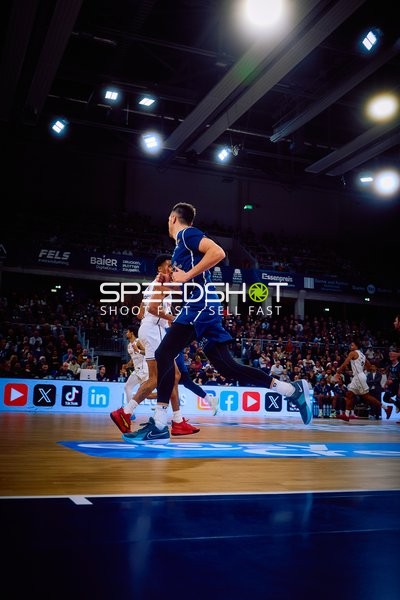 Zweikampf auf dem Spielfeld