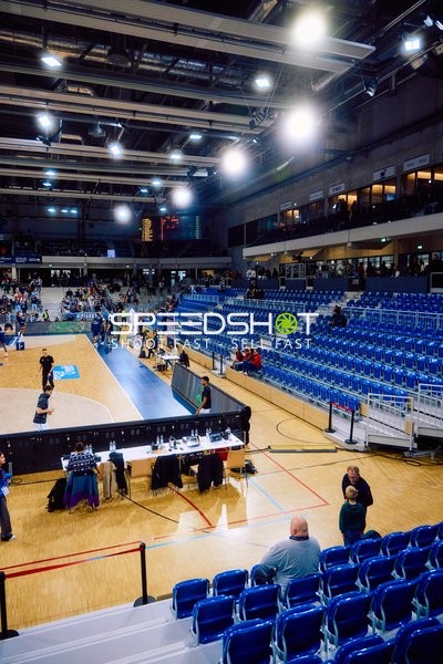 Leere Arena vor oder nach einem Spiel.