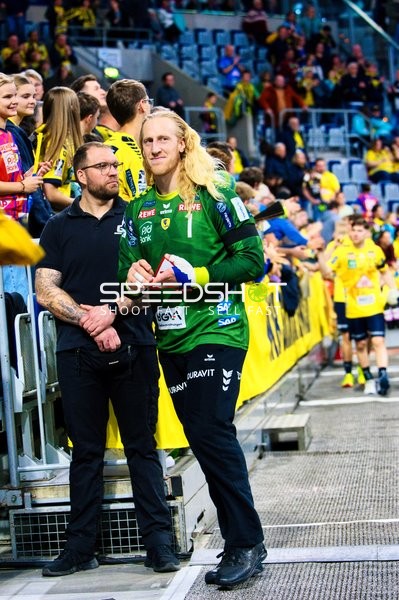 Spielerinteraktion am Spielfeldrand