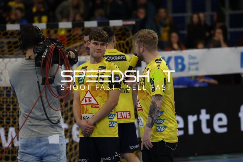 Spieler bereiten sich auf den Wurf vor