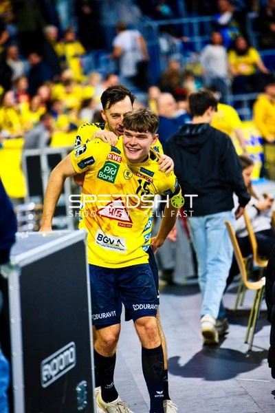 Feierlicher Moment nach dem Spiel