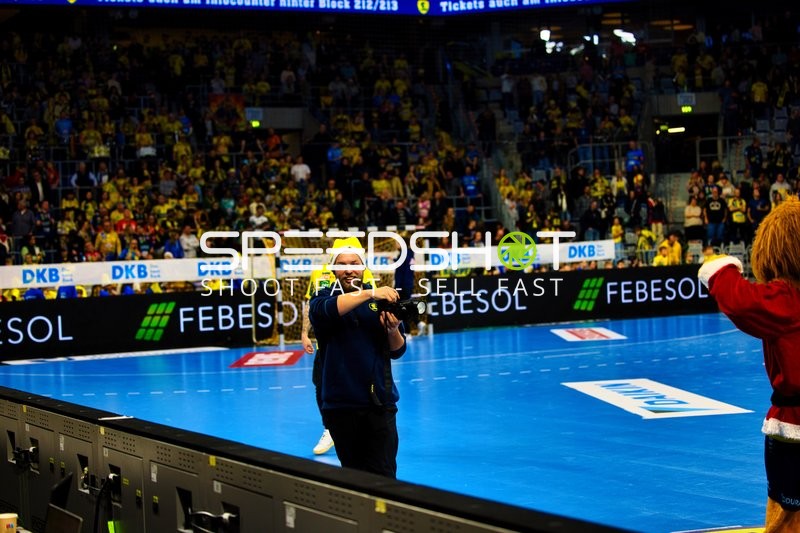 Ein Fan-Event oder Pause während eines Handballspiels.
