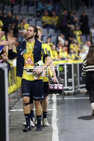 Spieler geben den Fans High-Fives