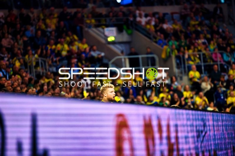 Stadionaufnahme mit Fokus auf Zuschauerbereich