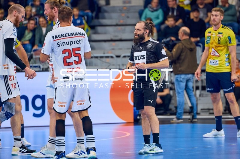 Eine Diskussion zwischen den Spielern von Rhein Neckar Löwen und THW Kiel.