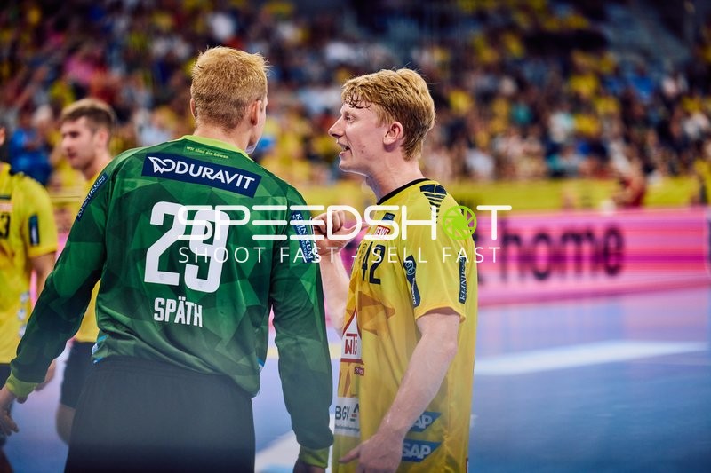 Diskussion auf dem Spielfeld