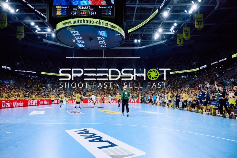 Torhüter bereitet sich auf einen Angriff vor