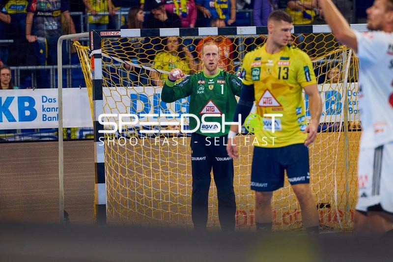 Torhüter Mikael Appelgren von Rhein Neckar Löwen steht im Tor.