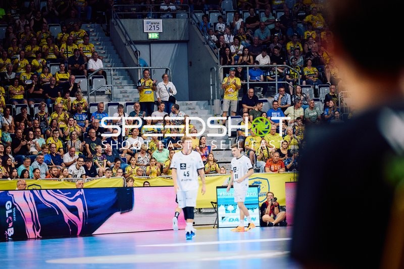 Spielerwechsel auf dem Spielfeld