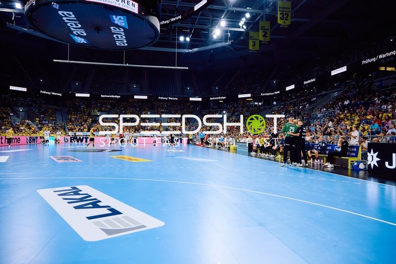 Spielfeld bei einem Handballspiel