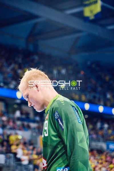 Spieler im Fokus während einer Spielpause