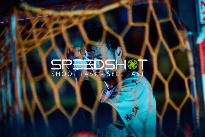 Torwart in Nahaufnahme hinter dem Netz