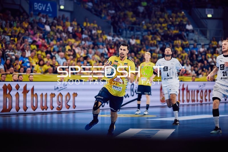 Schneller Angriff durch Ivan Martinović von den Rhein Neckar Löwen.