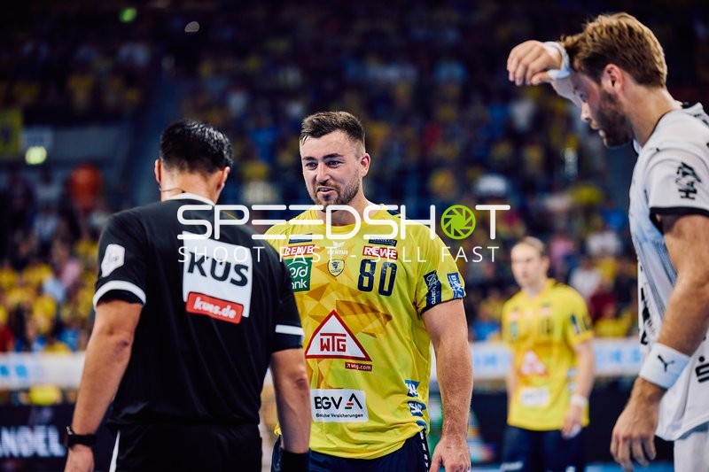 Diskussion mit dem Schiedsrichter