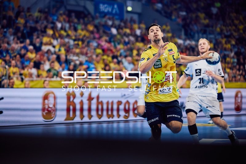 Ivan Martinović von den Rhein Neckar Löwen im Angriff gegen THW Kiel.