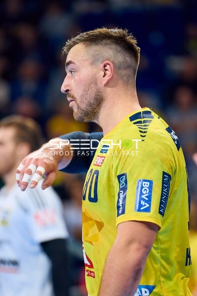 Ein Spieler mit der Nummer 10 gestikuliert während des Spiels.