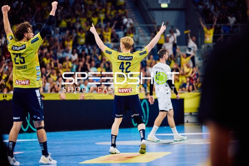 Ein Tor wird gefeiert