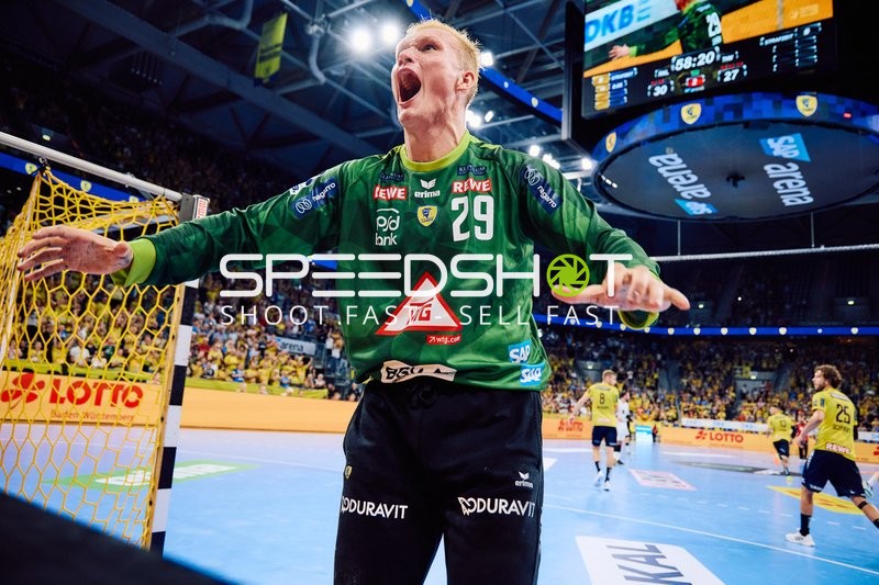 Ein Torwart der Rhein Neckar Löwen jubelt lautstark.