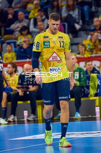 Spielvorbereitung oder Erholung auf dem Spielfeld