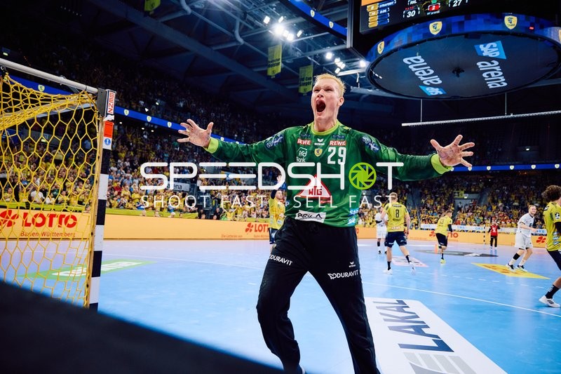 Torhüter feiert eine Parade