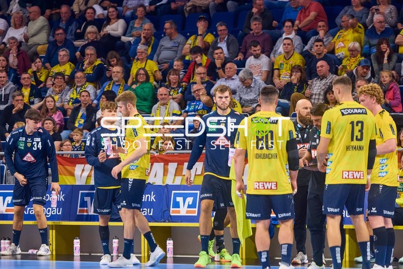 Team-Besprechung am Spielfeldrand