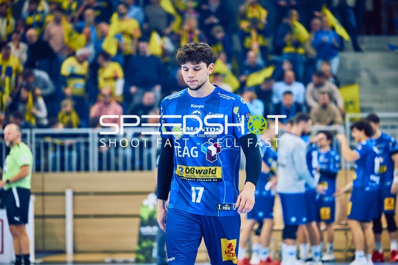 Ein Spieler von ThSV Eisenach ist auf dem Spielfeld zu sehen.