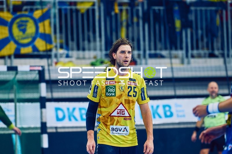 Spieler von Rhein Neckar Löwen auf dem Spielfeld