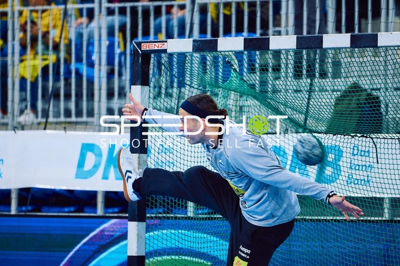 Torwart pariert einen Ball