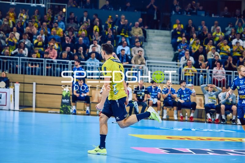 Ein Spieler der Rhein Neckar Löwen befindet sich im Lauf.