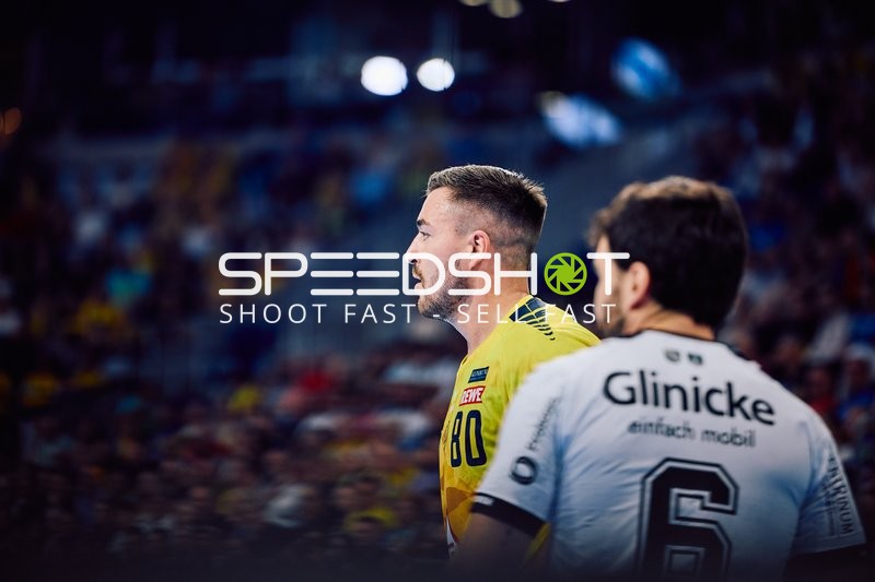 Spieler von Rhein Neckar Löwen und MT Melsungen in Aktion auf dem Spielfeld.