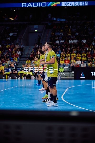 Spieler von Rhein Neckar Löwen auf dem Spielfeld