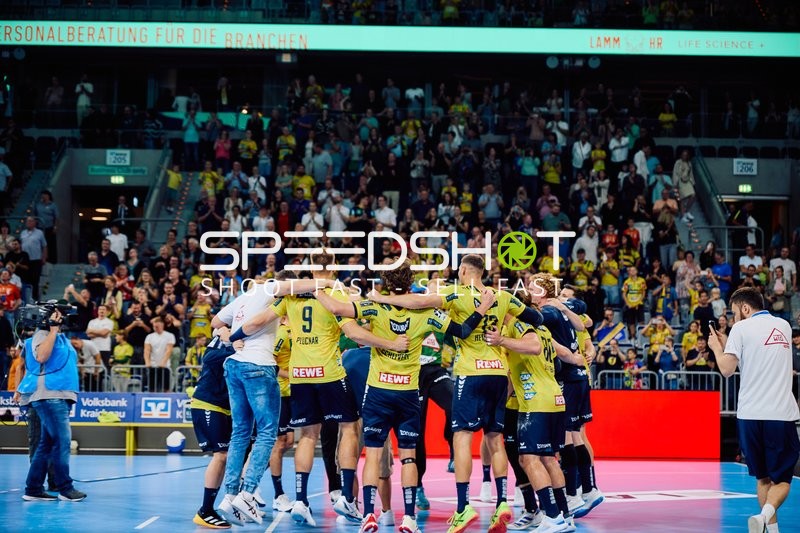 Teamfeier nach einem Sieg