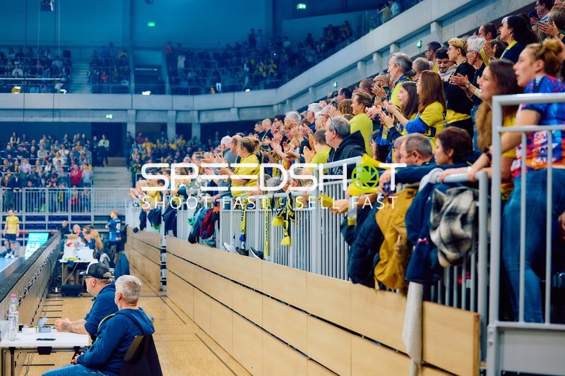 Publikum feuert die heimische Mannschaft an