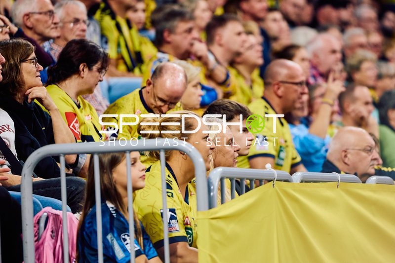 Zuschauer auf der Tribüne